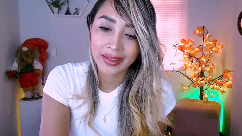 Snapshot of nycole_1988 chatting on January 5, 2025, 6:35 pm Nycole online show from January 5, 2025, 6:35 pm