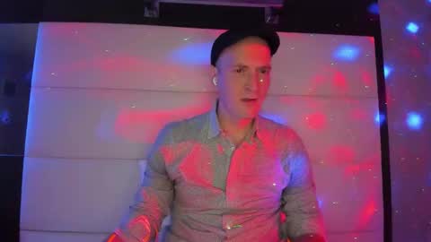 Snapshot of nyhudsonvalleyfun chatting on December 17, 2025, 8:26 pm HudsonValleyNYfun online show from December 17, 2025, 8:26 pm