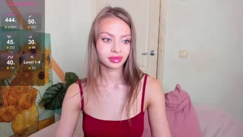 Snapshot of nymphobabee chatting on May 2, 2026, 3:17 pm crystal 3 online show from May 2, 2026, 3:17 pm