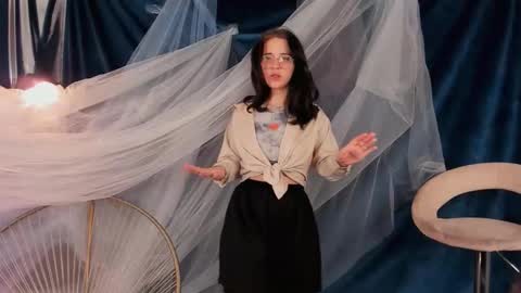 Mia online show from January 7, 2026, 7:11 am