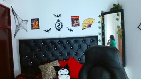 Snapshot of nyx_halfmoon chatting on May 19, 2026, 7:20 pm Heidy online show from May 19, 2026, 7:20 pm