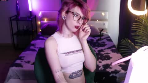 Snapshot of obedientt_ chatting on May 2, 2026, 8:52 am Moonlight online show from May 2, 2026, 8:52 am