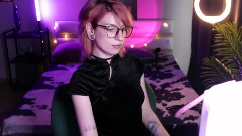 Snapshot of obedientt_ chatting on May 16, 2026, 6:32 am Moonlight online show from May 16, 2026, 6:32 am