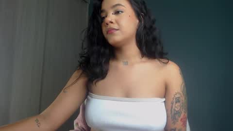 Snapshot of obeyval chatting on September 25, 2025, 11:30 pm Vale online show from September 25, 2025, 11:30 pm