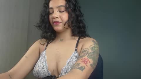 Snapshot of obeyval chatting on November 23, 2025, 12:10 am Vale online show from November 23, 2025, 12:10 am