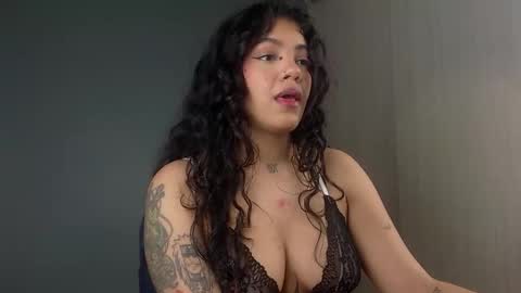 Snapshot of obeyval chatting on November 29, 2025, 12:02 am Vale online show from November 29, 2025, 12:02 am