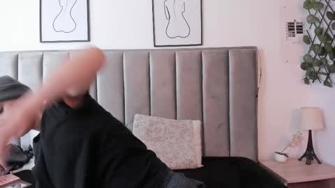 Snapshot of obsession_mine chatting on April 14, 2026, 12:55 pm Sara Help me reach 1000 followers online show from April 14, 2026, 12:55 pm