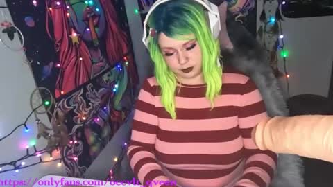 Snapshot of occvlt_qveen chatting on February 6, 2025, 12:11 am occvlt qveen online show from February 6, 2025, 12:11 am