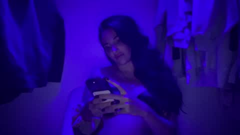 A L A R A  online show from October 2, 2025, 2:40 am