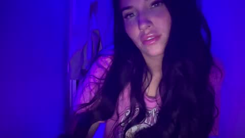 A L A R A  online show from November 16, 2025, 2:50 am