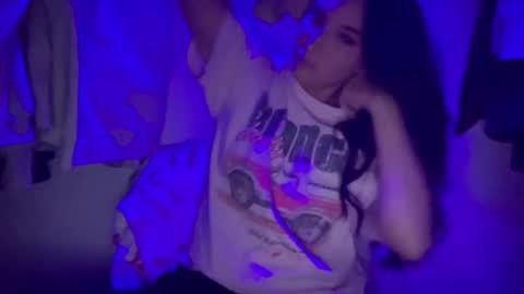 A L A R A  online show from November 18, 2025, 3:34 am