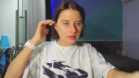 Evie online show from January 12, 2025, 3:25 pm