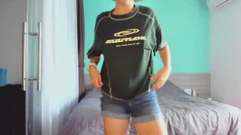 Evie online show from February 4, 2025, 4:15 am