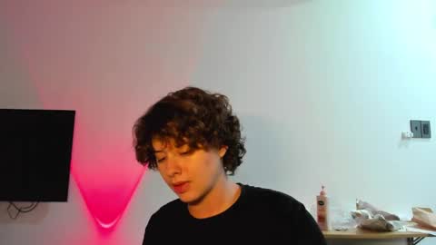 Evie online show from April 7, 2026, 1:22 pm