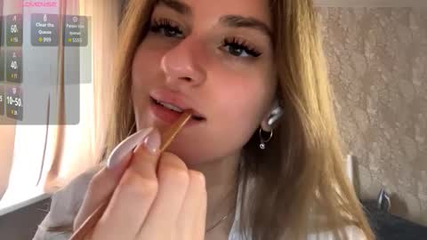 Snapshot of odelinabain chatting on September 14, 2025, 9:30 am Mia online show from September 14, 2025, 9:30 am