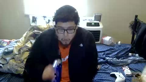 Snapshot of oflores77 chatting on October 13, 2025, 2:06 pm oscar flores online show from October 13, 2025, 2:06 pm