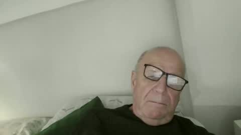 Snapshot of oggi95 chatting on March 11, 2026, 4:57 pm oggi95 online show from March 11, 2026, 4:57 pm