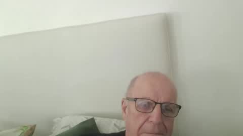 Snapshot of oggi95 chatting on March 15, 2026, 12:33 pm oggi95 online show from March 15, 2026, 12:33 pm