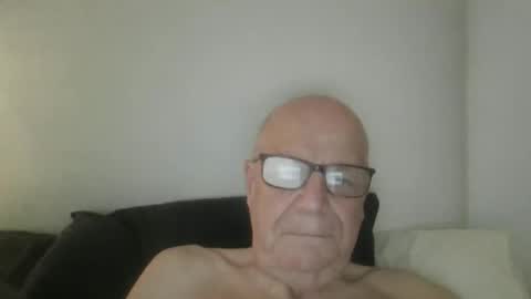Snapshot of oggi95 chatting on April 17, 2026, 6:27 am oggi95 online show from April 17, 2026, 6:27 am