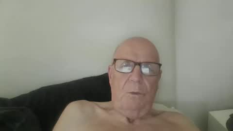 Snapshot of oggi95 chatting on April 20, 2026, 8:28 am oggi95 online show from April 20, 2026, 8:28 am