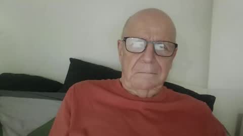Snapshot of oggi95 chatting on April 23, 2026, 2:41 pm oggi95 online show from April 23, 2026, 2:41 pm