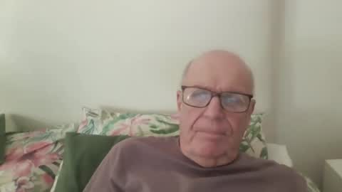 Snapshot of oggi95 chatting on May 14, 2026, 1:18 pm oggi95 online show from May 14, 2026, 1:18 pm