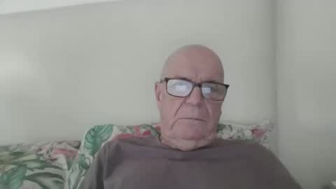 Snapshot of oggi95 chatting on May 27, 2026, 3:20 pm oggi95 online show from May 27, 2026, 3:20 pm