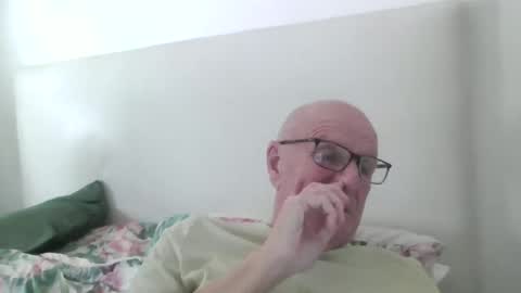 Snapshot of oggi95 chatting on May 28, 2026, 2:14 pm oggi95 online show from May 28, 2026, 2:14 pm