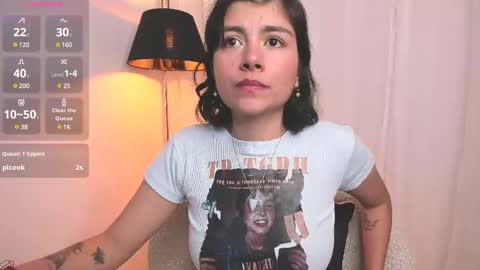 Snapshot of oh__holly chatting on February 12, 2025, 2:14 am Holly online show from February 12, 2025, 2:14 am