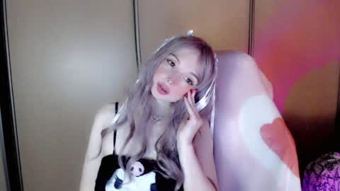 Snapshot of oh_pichuu chatting on May 18, 2026, 9:09 pm Milly online show from May 18, 2026, 9:09 pm