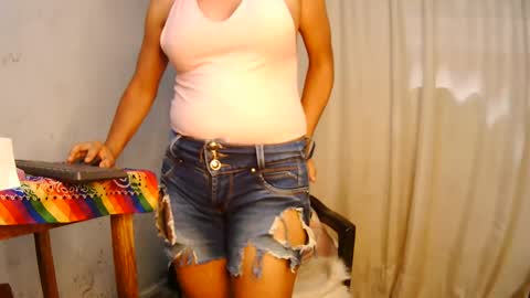 Snapshot of oh_tique chatting on February 8, 2025, 5:50 pm LU online show from February 8, 2025, 5:50 pm