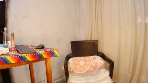 Snapshot of oh_tique chatting on February 9, 2025, 1:25 pm LU online show from February 9, 2025, 1:25 pm