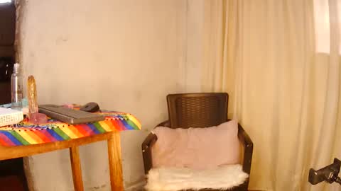 Snapshot of oh_tique chatting on February 10, 2025, 5:19 pm LU online show from February 10, 2025, 5:19 pm