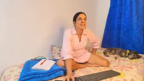 Snapshot of oh_tique chatting on October 19, 2025, 6:41 pm LU online show from October 19, 2025, 6:41 pm