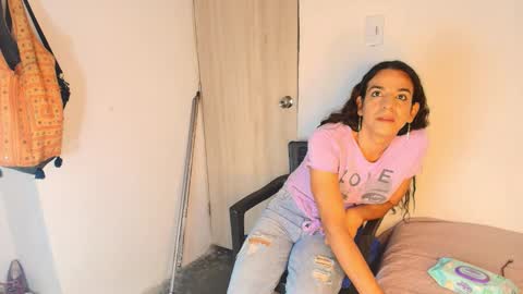 Snapshot of oh_tique chatting on November 9, 2025, 1:04 am LU online show from November 9, 2025, 1:04 am