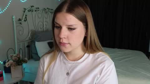 Snapshot of ohh_caitlyn chatting on October 6, 2025, 1:36 am Caitlyn or Catie online show from October 6, 2025, 1:36 am