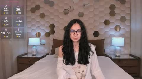 Snapshot of ohminnie chatting on June 10, 2026, 7:46 pm Maria online show from June 10, 2026, 7:46 pm