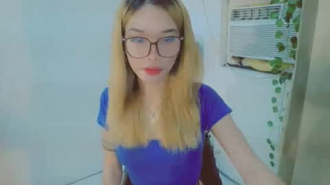 ohmyalessandraxcx online show from September 23, 2025, 11:24 am