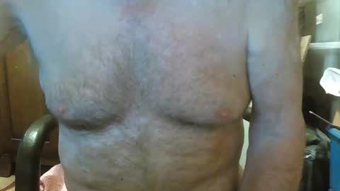 Snapshot of oily27 chatting on May 30, 2026, 8:17 pm William online show from May 30, 2026, 8:17 pm