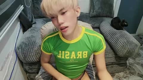 Snapshot of oishii_ii chatting on June 1, 2026, 5:25 pm oishii online show from June 1, 2026, 5:25 pm