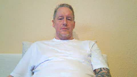 Snapshot of olavdelux chatting on December 16, 2025, 9:47 am olavdelux online show from December 16, 2025, 9:47 am