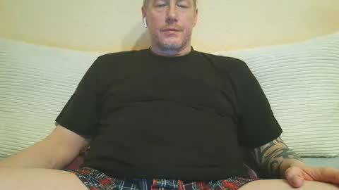 Snapshot of olavdelux chatting on March 1, 2026, 9:50 pm olavdelux online show from March 1, 2026, 9:50 pm