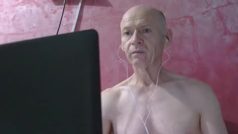 oldbuthorny62 online show from April 16, 2026, 12:22 am