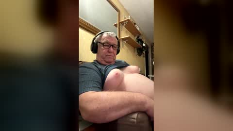 Fergus online show from December 17, 2025, 1:33 am