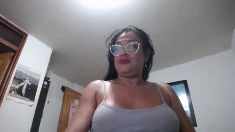 Snapshot of olenkamilfts chatting on April 10, 2026, 6:07 am Olenka online show from April 10, 2026, 6:07 am