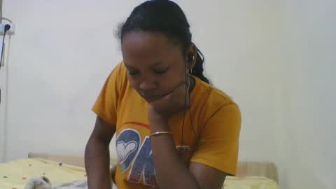 olgamariah203875 online show from April 12, 2026, 8:36 pm