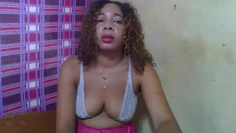 olinaa online show from April 21, 2026, 2:51 am