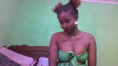 olinah610 online show from October 28, 2025, 8:51 am