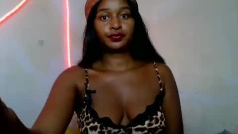 olinah610 online show from June 5, 2026, 12:55 pm