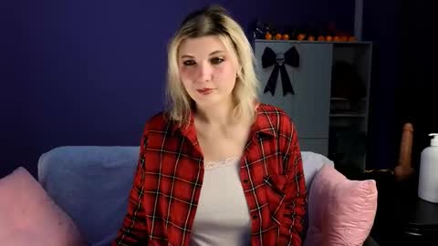 OliSunny Olivia online show from November 3, 2025, 8:10 pm